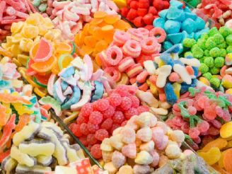 Julenedtællingen er begyndt, og slikfirmaer sender feriehilsner til alle dere...